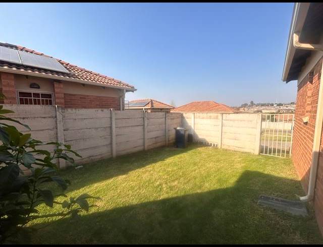 3 BEDROOM HOUSE FOR SALE IN THATCH HILL ESTATE